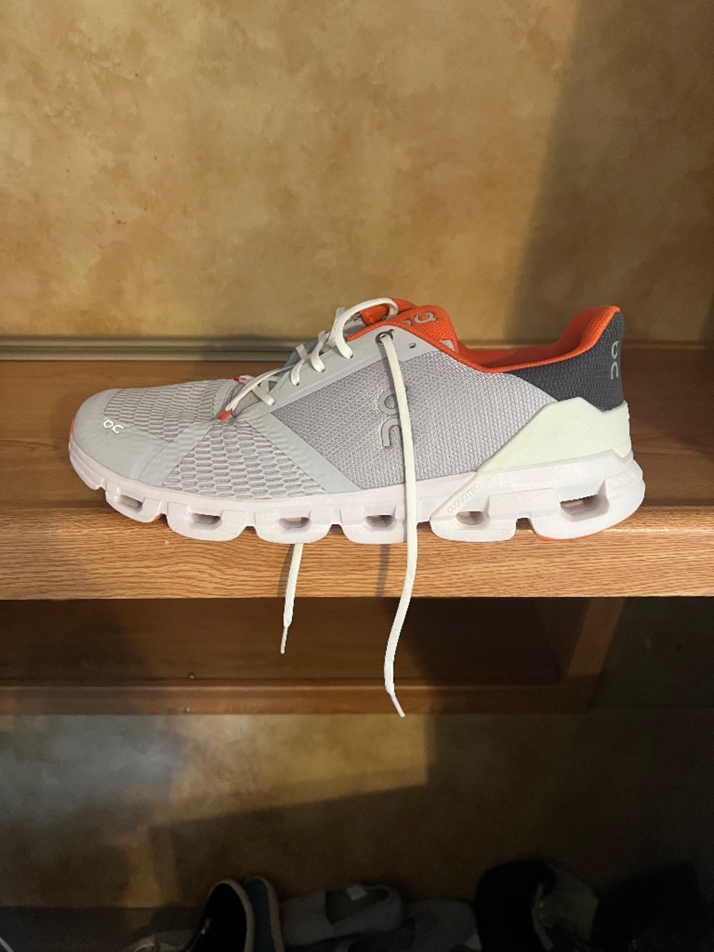 Men’s on cloud tennis shoes